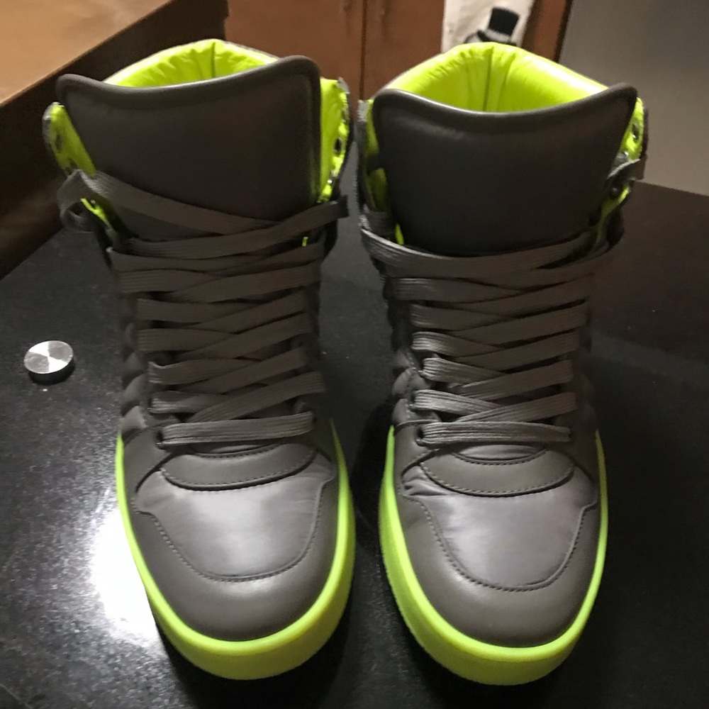 Gently worn Sneaker